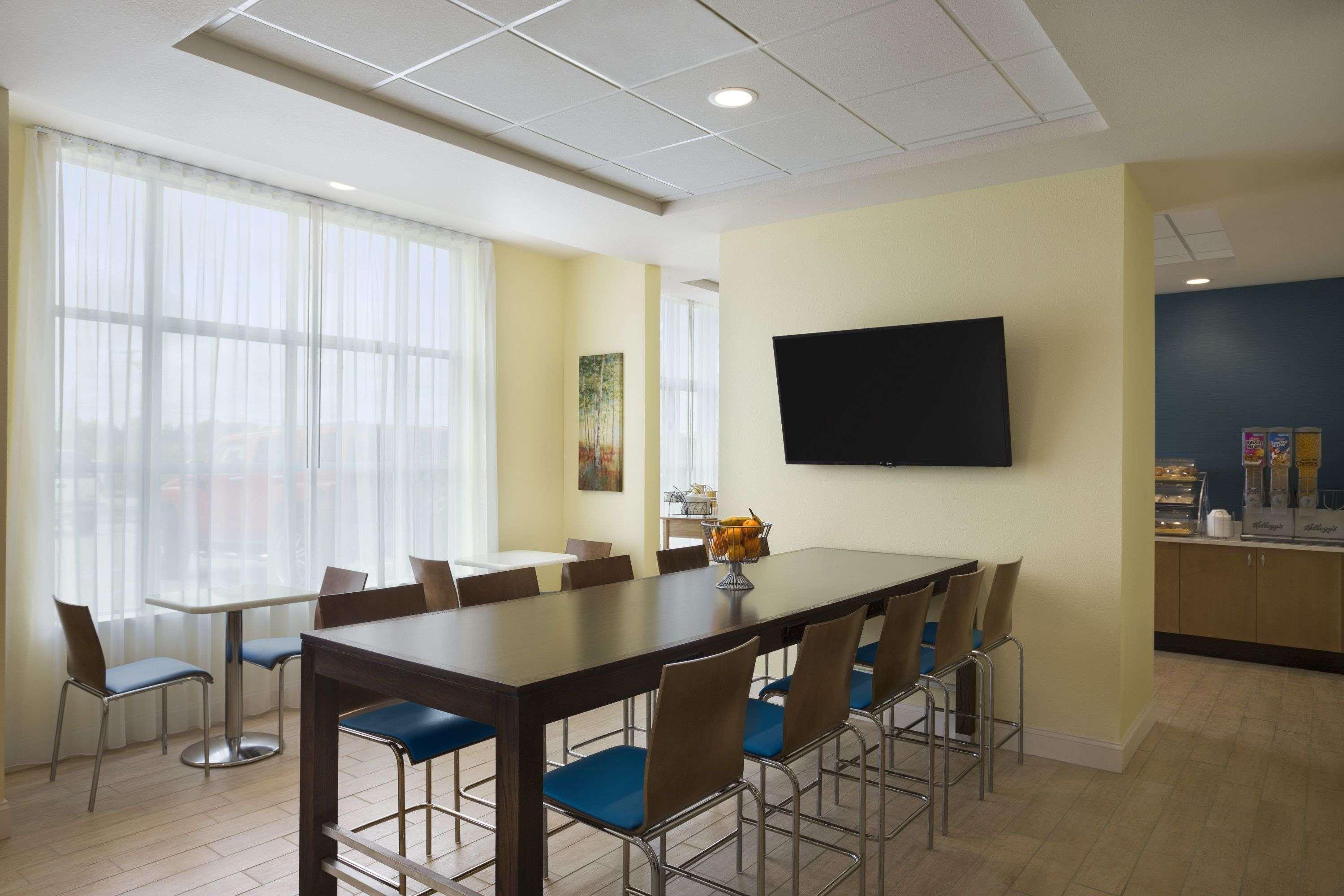 Days Inn & Suites By Wyndham Belmont Dış mekan fotoğraf