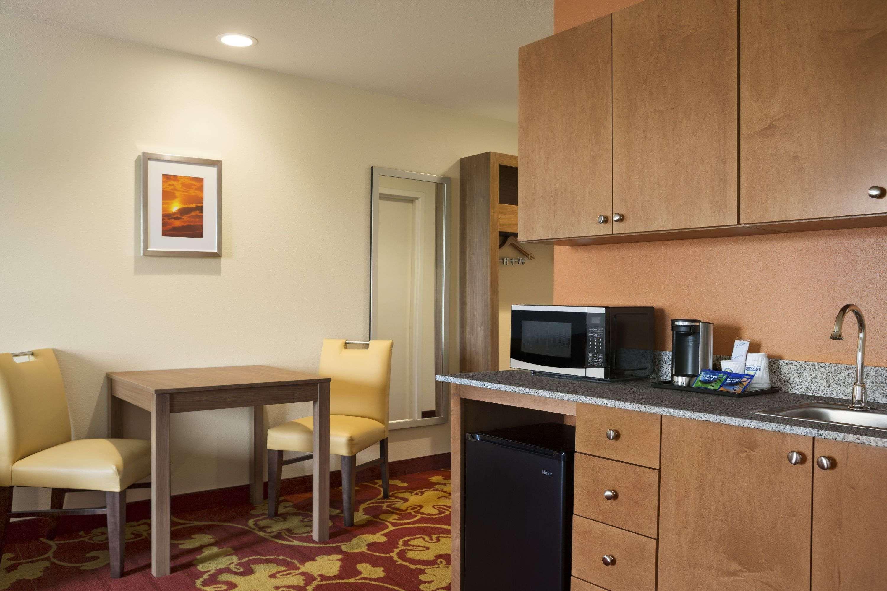 Days Inn & Suites By Wyndham Belmont Dış mekan fotoğraf