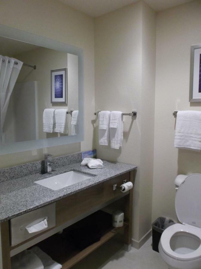 Days Inn & Suites By Wyndham Belmont Dış mekan fotoğraf