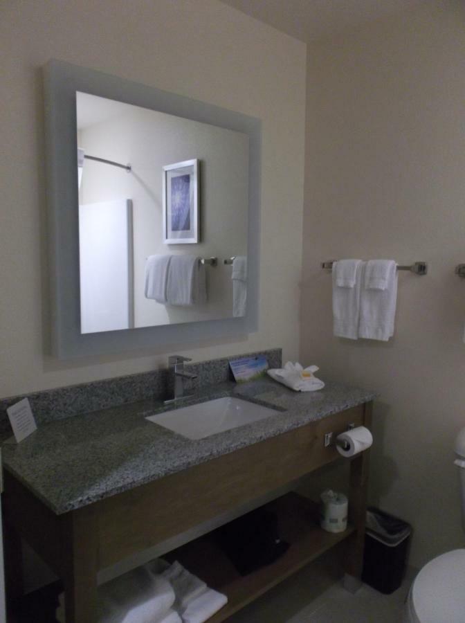 Days Inn & Suites By Wyndham Belmont Dış mekan fotoğraf
